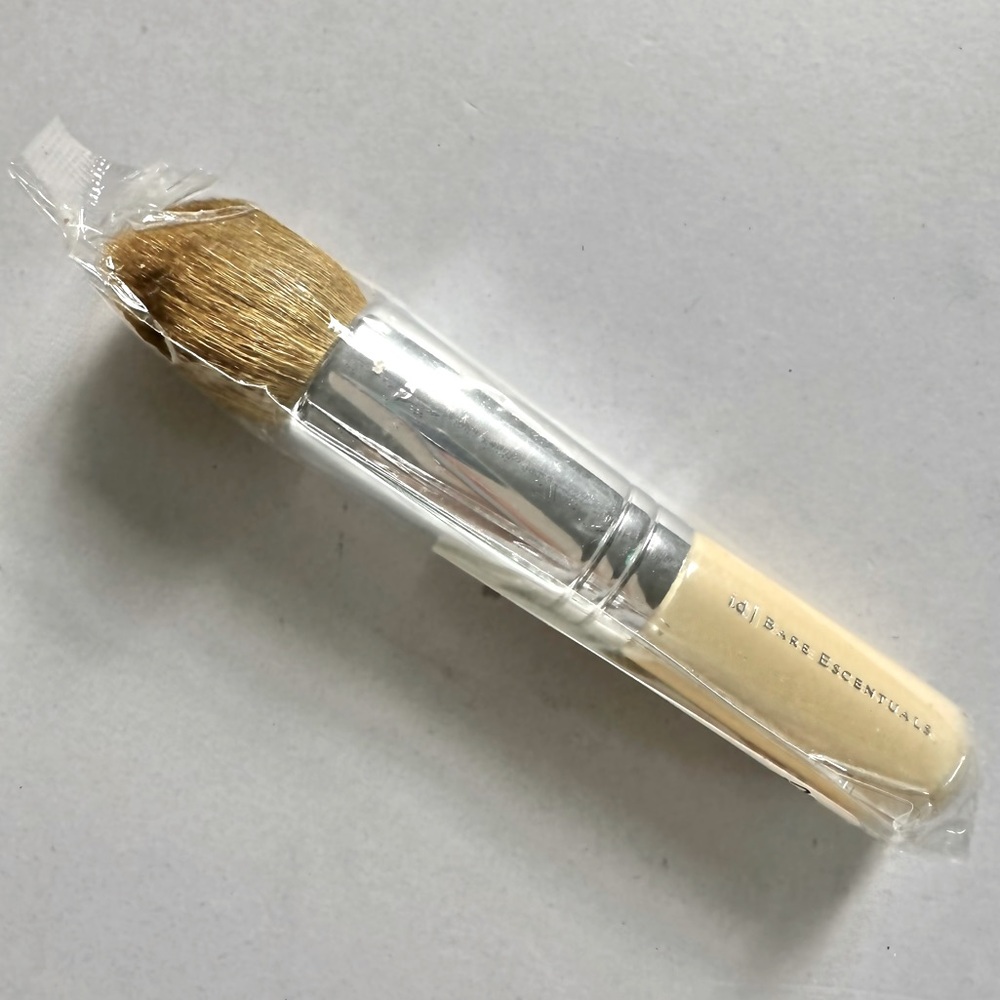 I.D. BARE ESCENTUALS BARE MINERALS MULTI TASKING  FACE BRUSH
